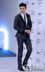 组图：崔始源河正宇尹翰等亮相活动型男比拼