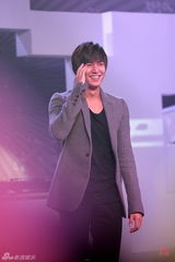 高清图：李敏镐北京出席商业活动 卖萌秒杀粉丝