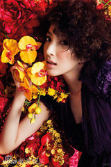 组图：林志玲蔡依林等争艳 置身花丛娇艳绽放