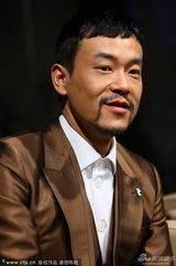 组图：《白日》见面会 桂纶镁与王学兵暧昧调笑