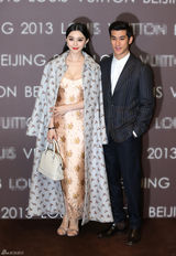 组图：李治廷牵手范冰冰演绎奢华复古风