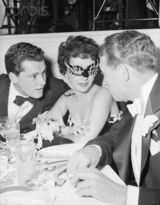 组图：伊丽莎白-泰勒与历任丈夫甜蜜瞬间