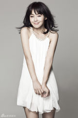 组图：张佳宁最新小清新写真演绎纯白甜美