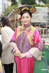 组图：《万凰之王》巡游胡杏儿称结婚无法自作主张