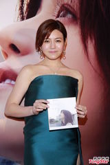 组图：陈妍希抹胸裙亮相 彭于晏惊喜助阵