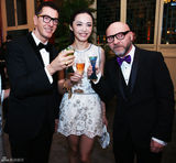 组图：姚晨亮相设计师私人晚宴 从容大气笑容依旧