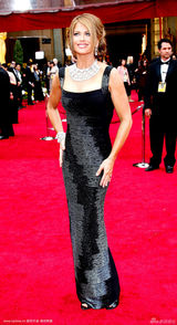 高清组图：凯思-爱尔兰亮相红毯大项链珠光宝气