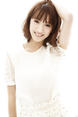 组图：新生代演员卢茜靓丽写真 清秀甜美气场足