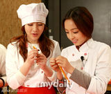 幻灯：Kara节目公开录制现场 成员做蛋糕有模有样