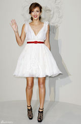 幻灯图集：杰西卡-阿尔芭白裙秀女人味 和伊万同台