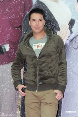 组图：胡杏儿宣传新剧 张智霖与谢天华“对打”