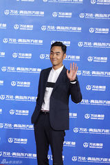 组图：万达百米红毯第二秀 梁朝伟赵薇众星百态