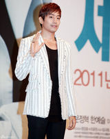 高清组图：韩艺瑟神话Eric宣传《间谍明月》十足养眼