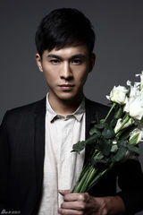 组图：乔振宇生日写真 彰显轻熟男独特魅力