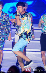 组图：SJKara等众歌手亮相《ShowChampion》