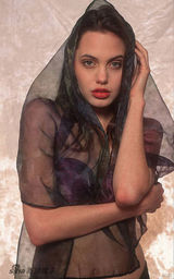 幻灯图集：安吉丽娜16岁写真曝光 眼神似梦露 