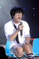 幻灯：卢广仲香港个唱尾场落幕 出席庆功宴兴奋难掩