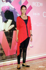 组图：“浩角翔起”组合大婚 否认怀孕传闻锤肚子