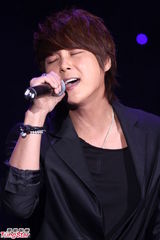 组图：韩星申彗星台湾大秀“骑马舞”