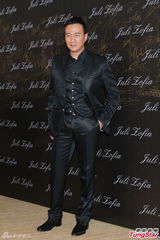 组图：刘嘉玲指王菲心情好 与李亚鹏仍是好友