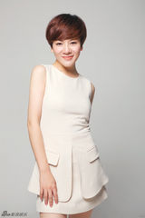 组图：徐以若写真化身白衣天使