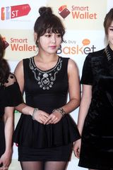 高清组图：韩团2NE1Beast等亮相Melon音乐颁奖礼