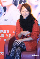 幻灯：《扑克王》中演赌徒 刘青云不懂打牌