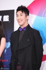 高清组图：《3D肉蒲团》见面会 雷凯欣深V短裙亮相