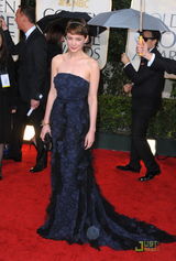 高清组图：《成长教育》女星凯芮-穆里根装扮古典