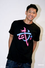 高清组图：陈建州方文山为自创品牌拍摄宣传照