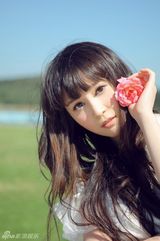 组图：袁菲曝光唯美写真  甜美面孔成宅男最爱