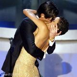 组图：国际接吻日盘点银幕经典之吻