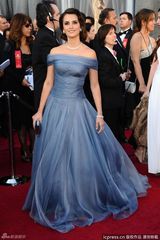 高清组图：奥斯卡红毯潘妮洛普-克鲁兹蓝色礼服
