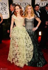 组图：第69届金球奖红毯麦当娜性感爆乳装亮相