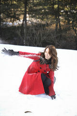 高清：《总理和我》曝剧照 允儿尹施允打雪仗