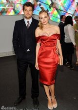 组图：37岁女星黛安-克鲁格现身大秀性感胸围