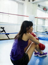 AKB指原莉乃爆冷人气暂夺冠 盘点轻熟性感照