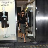 组图：维多利亚伦敦逛街扫货 戴墨镜遮黑眼圈