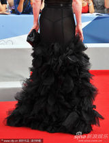 组图：《背叛》首映 两女星极尽妖娆红毯斗艳