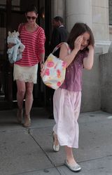 组图：阿汤嫂带淑女范儿小苏瑞纽约出游