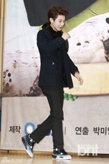 组图：灿烈土豪风现身《丛林法则》记者会