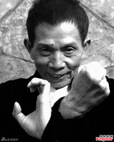 组图：刘家良出殡众星扶灵 遗孀直斥邵氏欠钱