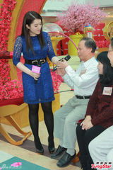 组图：苟芸慧望马年有桃花 盼买房与家人同住