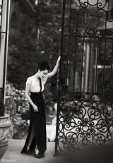 高清图：许晴性感沐浴左岸阳光 优雅演奏黑白乐章