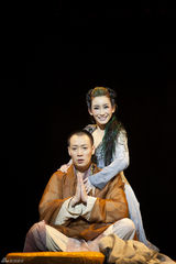 组图：《青蛇》香港首演 秦海璐展现妖性魅惑