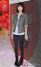 组图：韩星Secret黄静茵等亮相品牌开业典礼