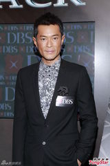 组图：古天乐坚持家人团聚庆生 木讷拍全家福