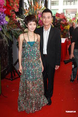 组图：李连杰获赠千万翡翠 收藏翡翠已涨价三四倍