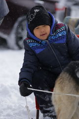 组图：《爸爸》雪乡抢先看 萌娃玩雪脸蛋红扑扑