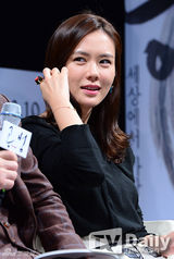 组图：韩片《共犯》发布 孙艺珍黑白打扮清纯